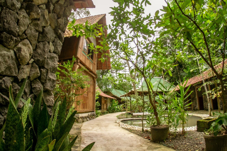 Exterior 2