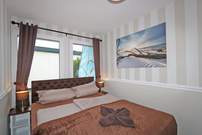 Bedroom 2, Bungalow-Park Ostseenordstern, Vorpommern-Rügen