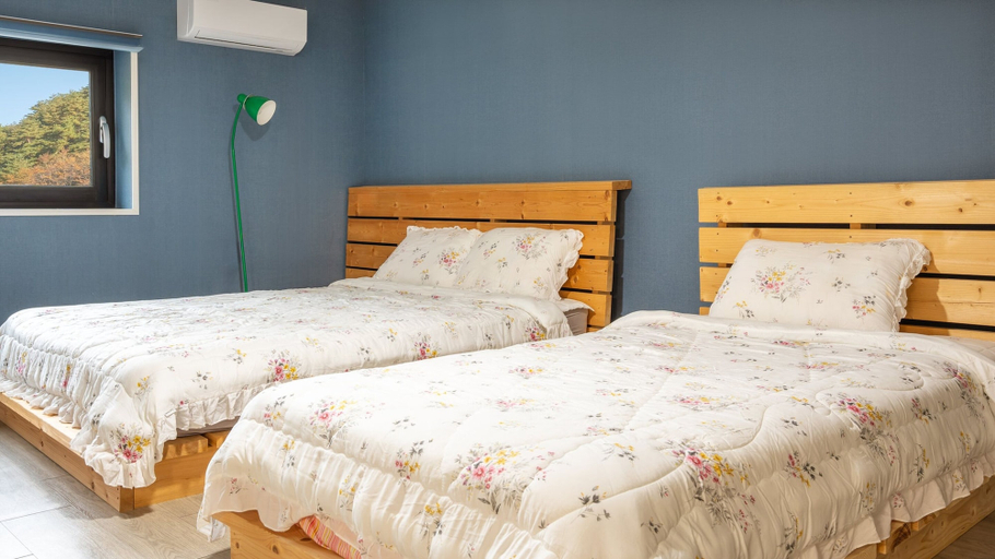 Bedroom 3, Gangneung Nineone Pet Pension, Gangneung