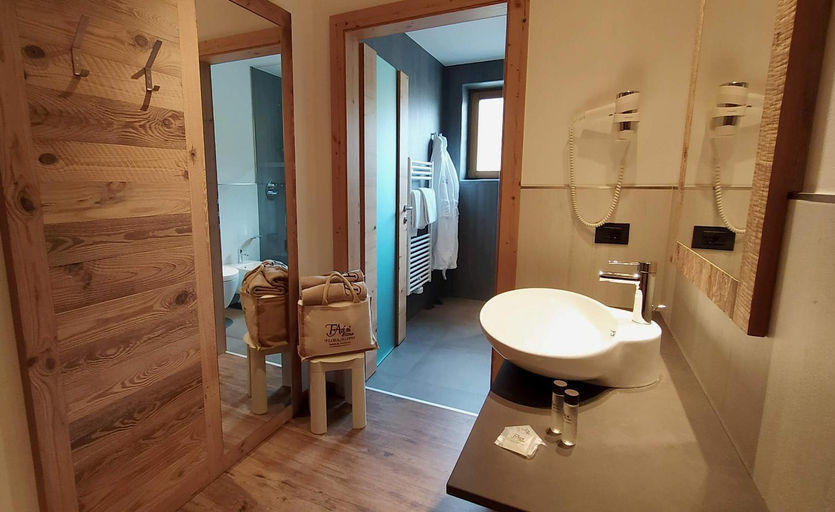 Bathroom, Hotel Flora Alpina, Trento