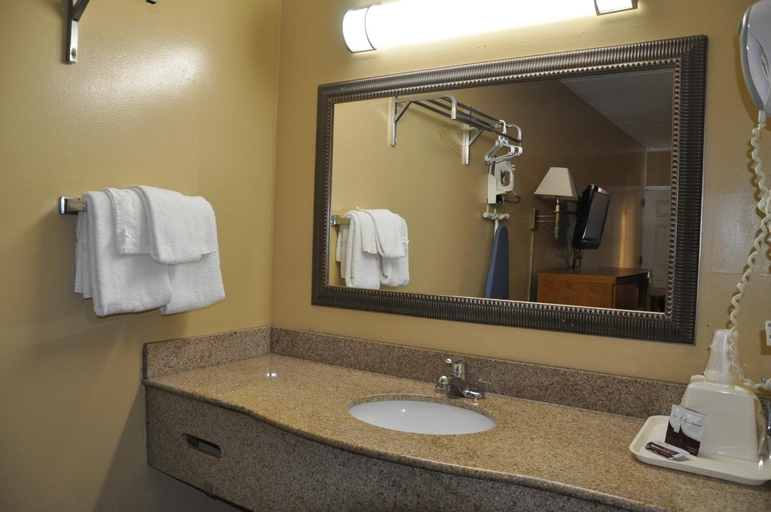 Bathroom 4, Best Rest Inn, Onslow