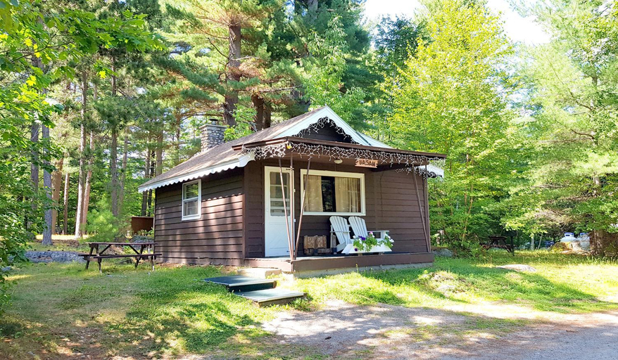 Others 5, The Wilderness Inn: Chalets, Essex