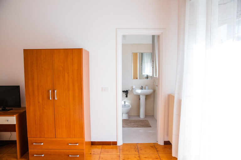 Others 4, B&B Ulisse, Ragusa