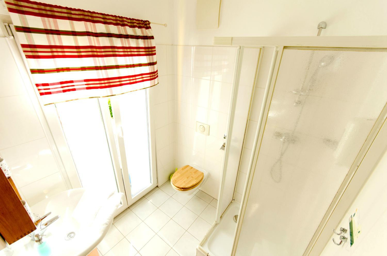 Bathroom 3, Zur Steirerstub'n, Graz