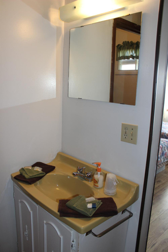 Bathroom 3, Raval Paradise Motel and RV Park, Division No. 4