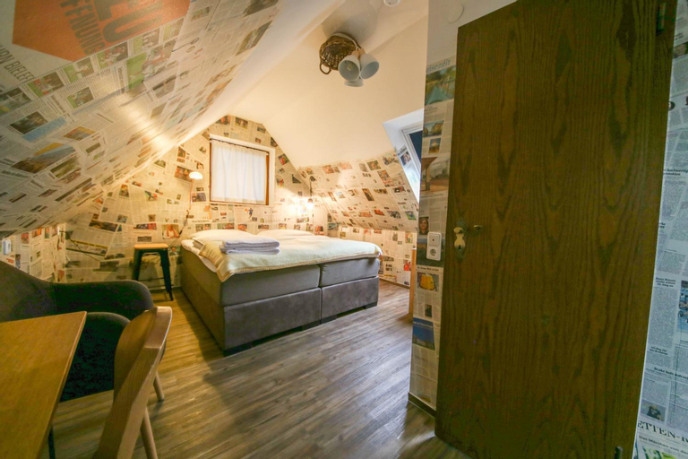 Bedroom 1, Hotel Kraus, Bielefeld