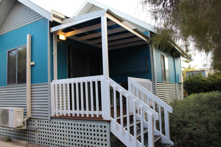 Exterior 10