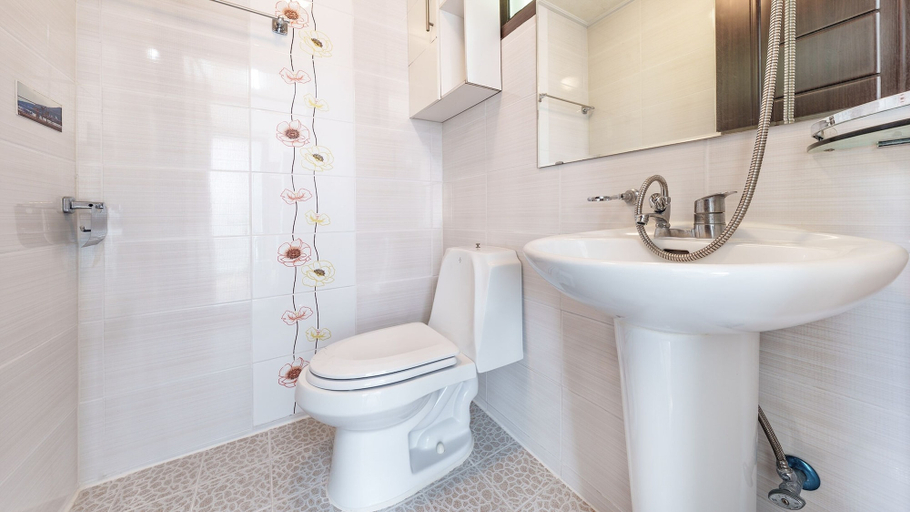 Bathroom 4, Geoje Yeoul Pet-friendly Pension, Geoje