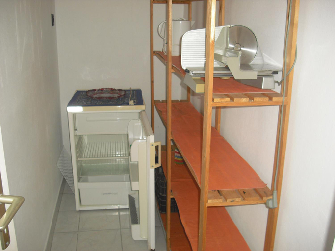 Others 3, Szekreny Apartman, Lenti