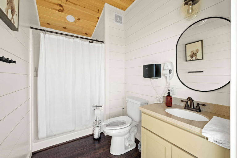 Bathroom 4, The Glamping at Eden Reserve, Grant