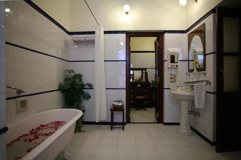 Bathroom, Gajner Palace - Heritage, Bikaner