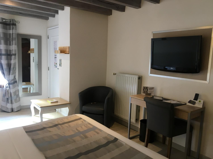 Bedroom 2, Logis Hotel Oasis, Mayenne