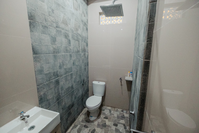 Bathroom 5, Tutde Guest House, Badung