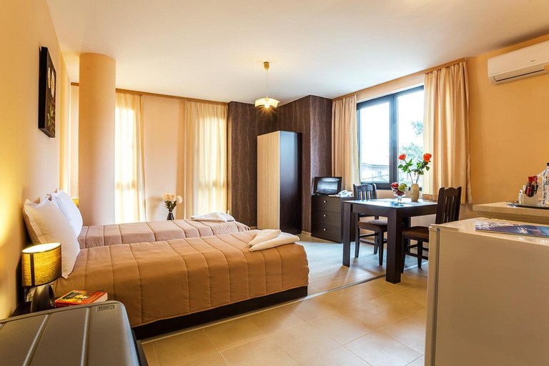 Others 3, Apart Hotel Rosen, Stolichna