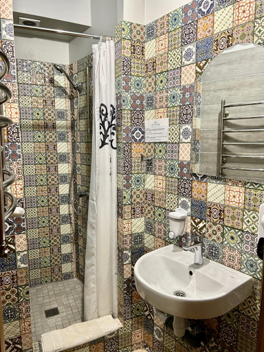Bathroom 3, Budget Family Hotel, L'vivs'ka