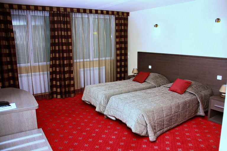 Bedroom 2, Hotel Le Commerce, Savoie