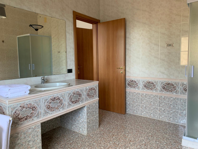 Bathroom 2, Antica Sorgente villa, Salerno