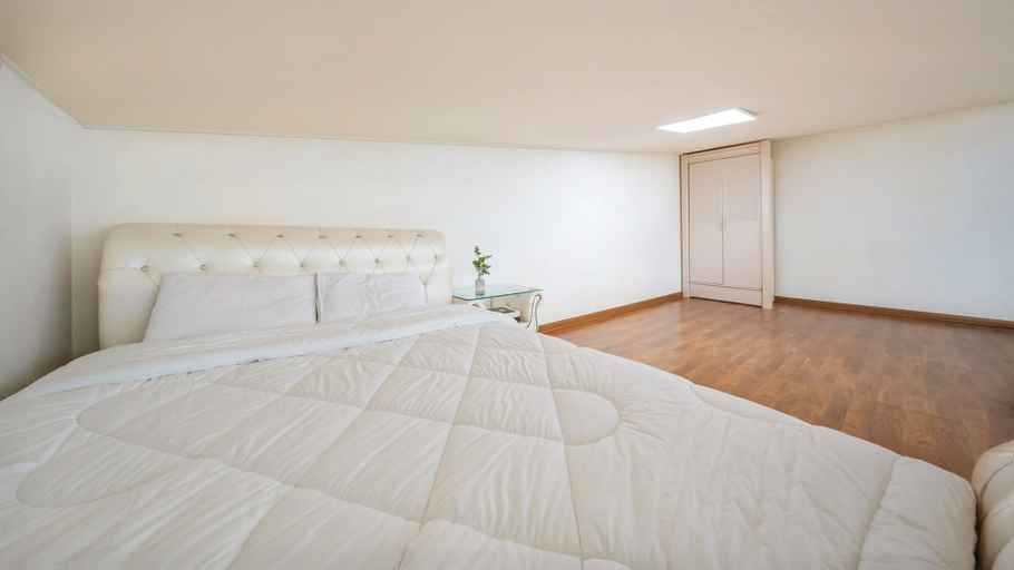 Bedroom 2, Geoje Ahat Spa Pension, Geoje