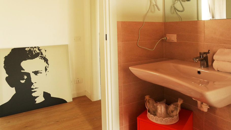 Bathroom 1, IndispArte Suites, Bergamo