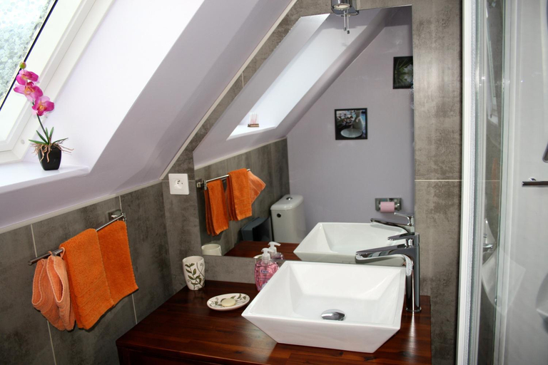 Bathroom, Breizh A-Gevret, Côtes-d'Armor