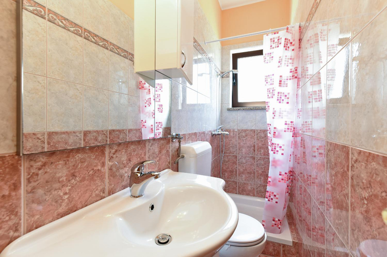 Bathroom 4, Apartment 1664, Kaštelir-Labinci