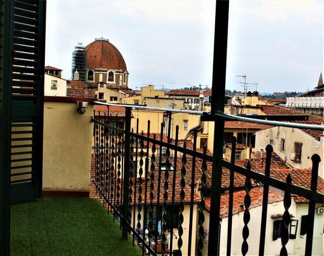 Others 4, San Lorenzo affittacamere, Florence