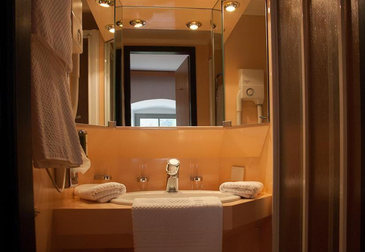 Bathroom 5, Hotel Bergkristall, Liezen