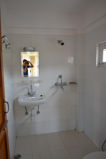 Bathroom 5, Hotel Global Inn, Gandaki