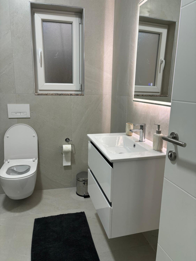 Bathroom 3, Kevi ‘s place, Tiranës