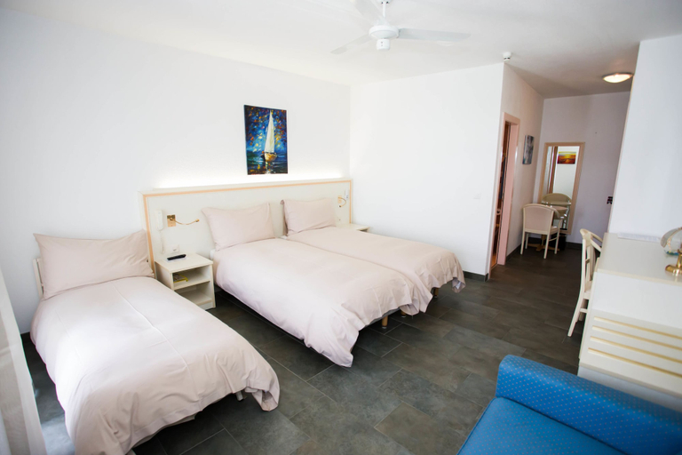 Bedroom 2, Hotel Du Port, Aigle