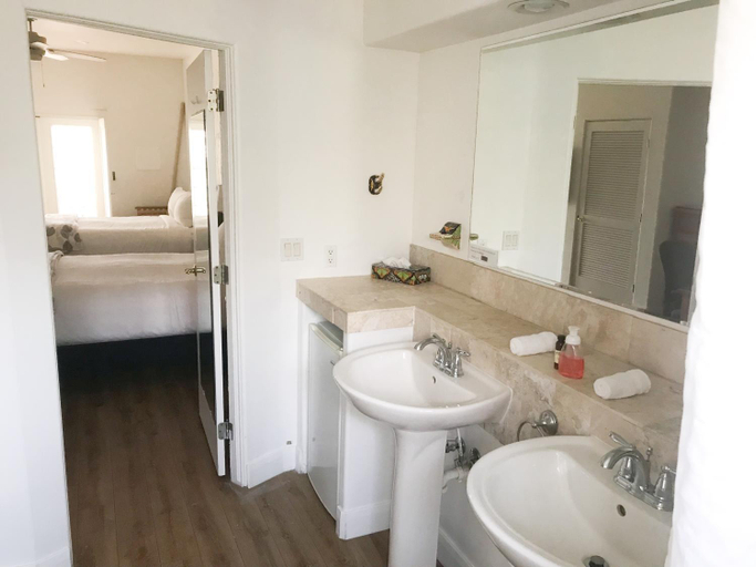 Bathroom 2, Amira Vacation Resort, Washington