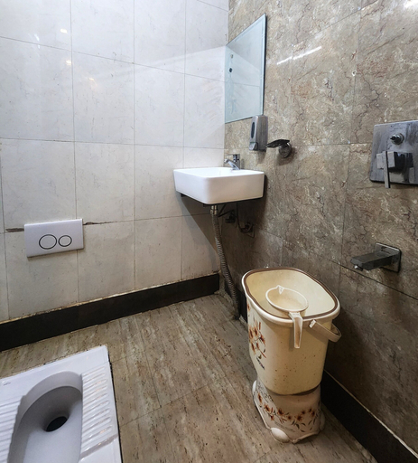 Bathroom 2, Hotel Sonic Palace, Delhi