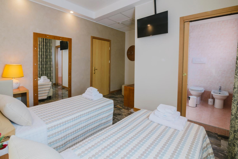 Bedroom 2, Piccolo Hotel, Bergamo
