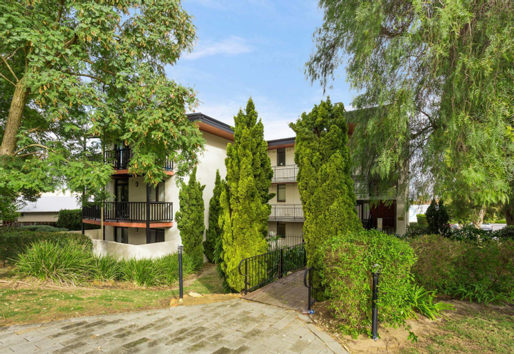 South Perth Executive Apartment, South Perth
