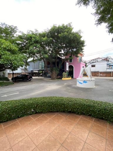 The Villa 71 Resort, Lat Phrao