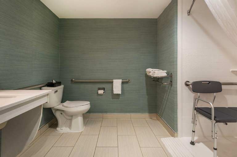 Bathroom 10