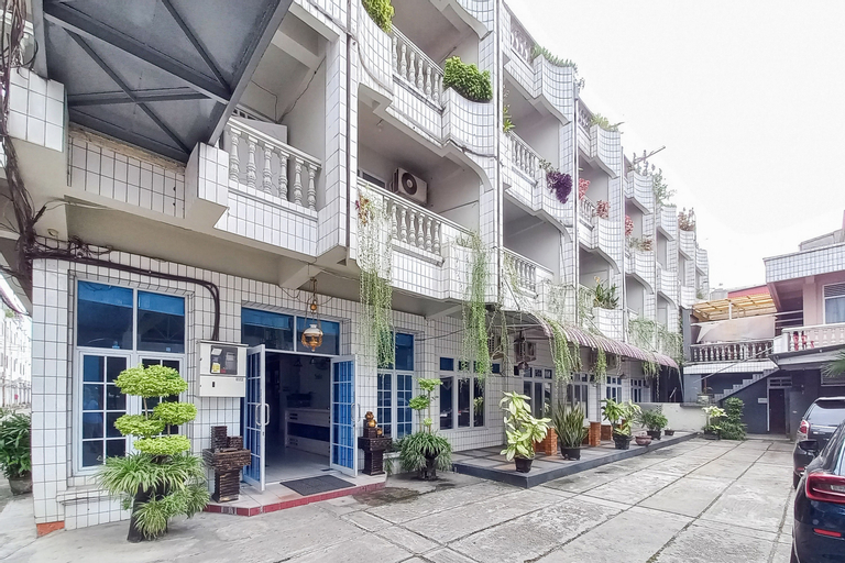 Exterior & Views 2, RedDoorz Syariah @ Hotel Linda Pekanbaru, Pekanbaru