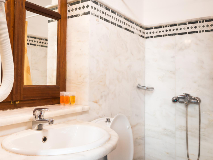 Bathroom 2, Xenon Apartments, Crete