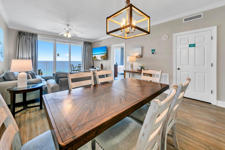 Others 4, Twin Palms 1401, Bay