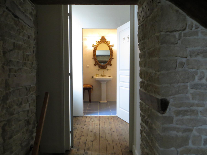 Bathroom, Le Bailli de Montsaugeon, Haute-Marne