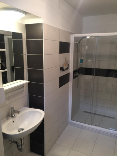 Others 3, Pizza Tabor Apartman, Miskolci