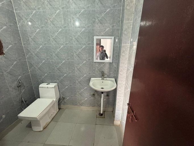Bathroom 3, The Prime Palace, Delhi