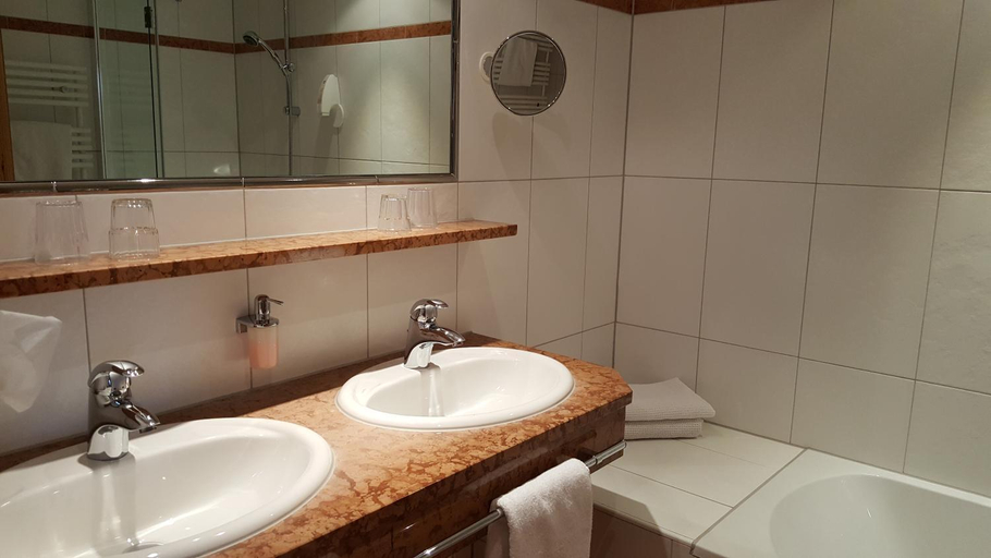Others 5, Hotel Mozart, Landeck