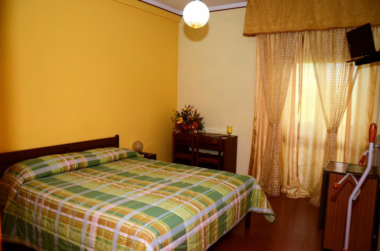 Bedroom 1, Hotel Ristorante Il Pino, Siena