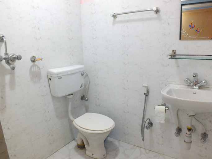 Bathroom 4, Hotel Greenland, Gandaki