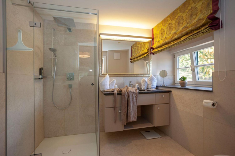 Bathroom, Landhotel Wachau - Bed and Breakfast, Melk