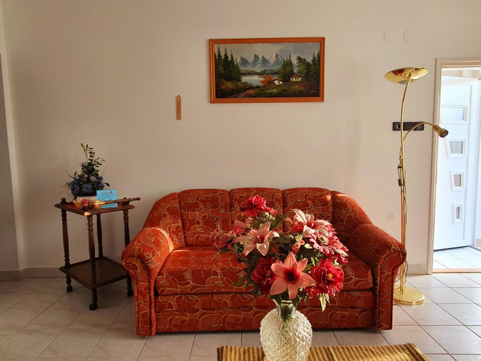Others 5, Szekreny Apartman, Lenti