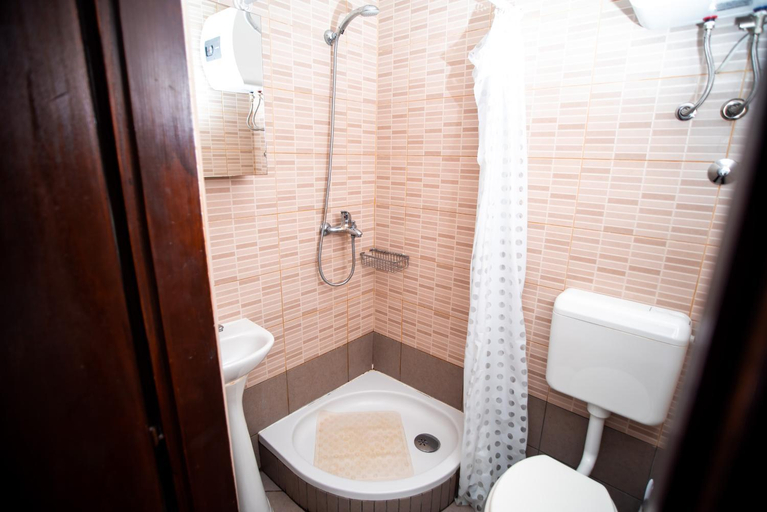Bathroom 3, House Amalia, Karlobag