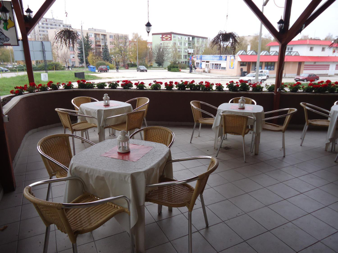 Others 5, Czermann Panzio es Etterem, Oroszlány