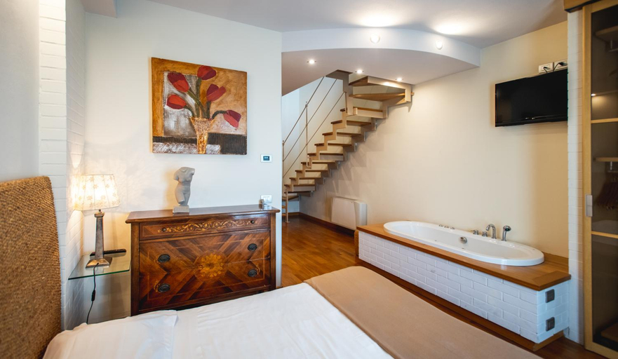 Bedroom 12